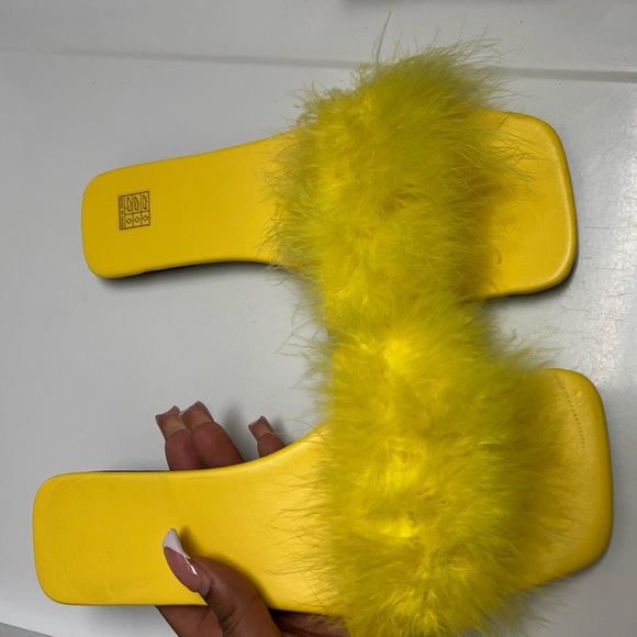 FURRY FLAT SANDALS - Picture 2 of 3